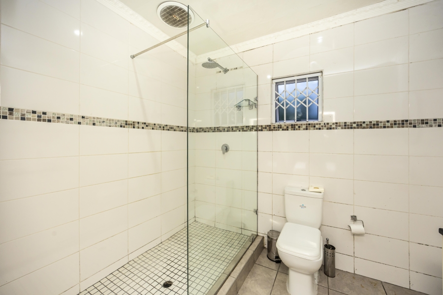 Commercial Property for Sale in Sunnyridge Eastern Cape